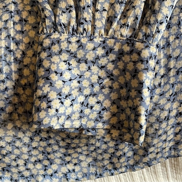 H&M Blue and White Floral Feminine Long Sleeve Blouse Size M - Picture 7 of 12